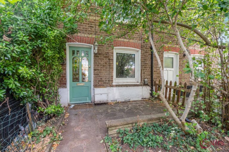 Tottenhall Road, Palmers Green, N13 (2733748) Photo 14