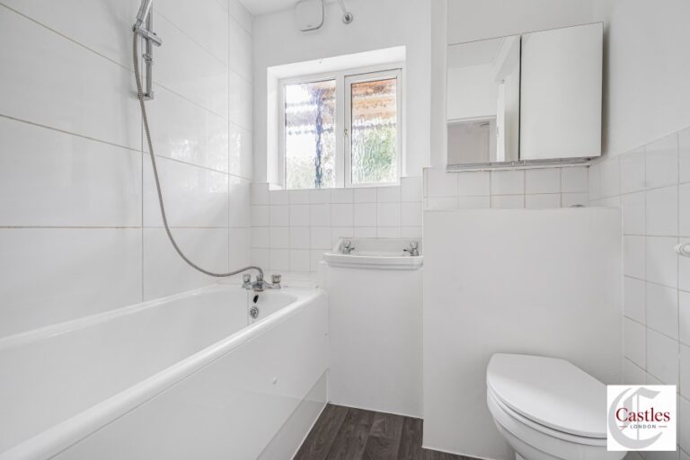 Kempe Road, Enfield, EN1 (2734469) Photo 4