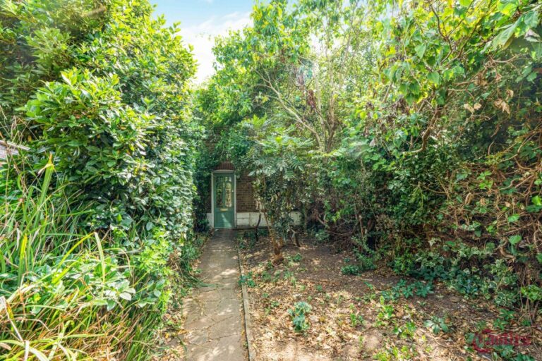 Tottenhall Road, Palmers Green, N13 (2733748) Photo 5
