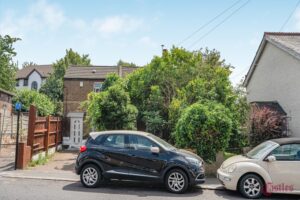 Tottenhall Road, Palmers Green, N13