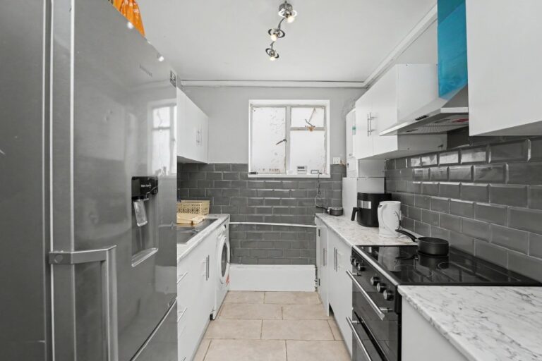 Hoe Lane, Enfield, EN3 (2734774) Photo 11