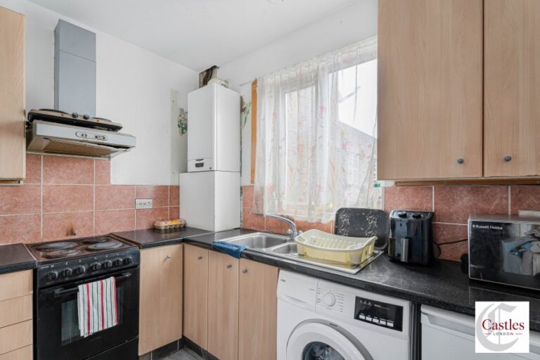 High Street, Waltham Cross, EN8 (2734762) Photo 2