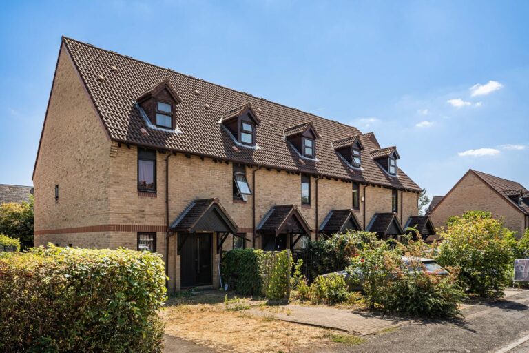 Pilgrims Close, London, N13