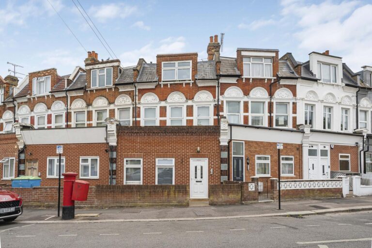 Whittington Road, N22