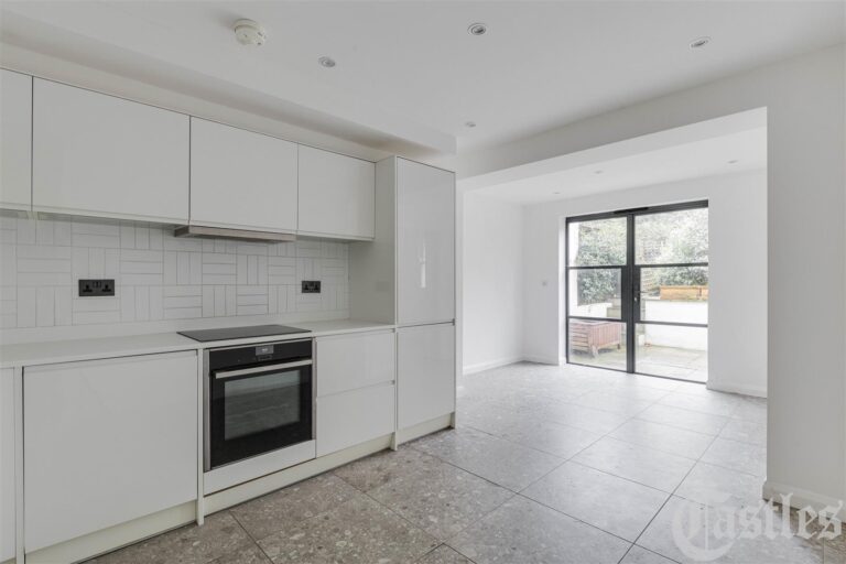 Cecilia Road, E8