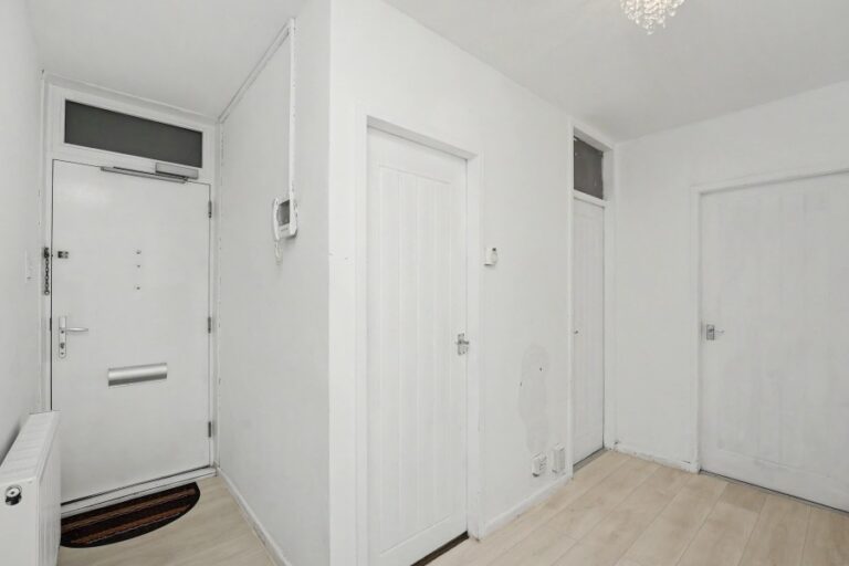 Hoe Lane, Enfield, EN3 (2734774) Photo 9