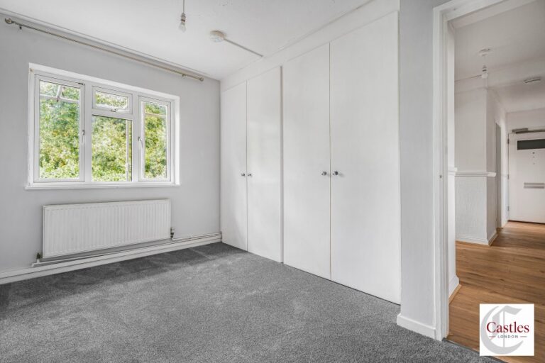 Kempe Road, Enfield, EN1 (2734469) Photo 8