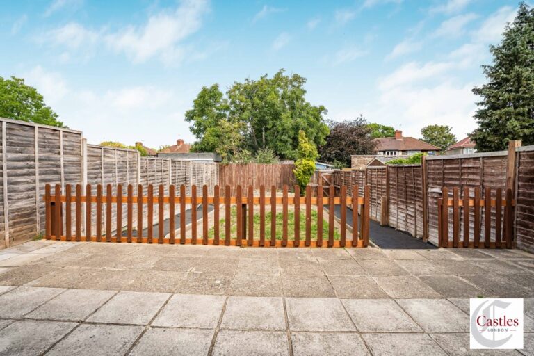 Ascot Gardens, Enfield, EN3 (2151686) Photo 4