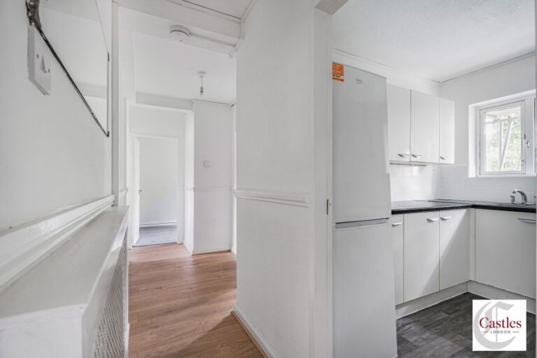 Kempe Road, Enfield, EN1 (2734469) Photo 7