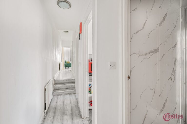 Philip Lane, Tottenham  N15 (2734288) Photo 6