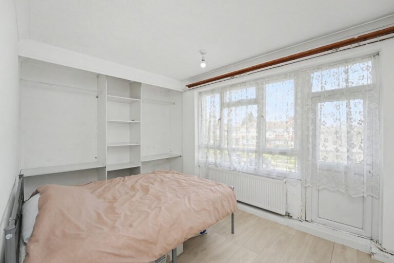Hoe Lane, Enfield, EN3 (2734774) Photo 7