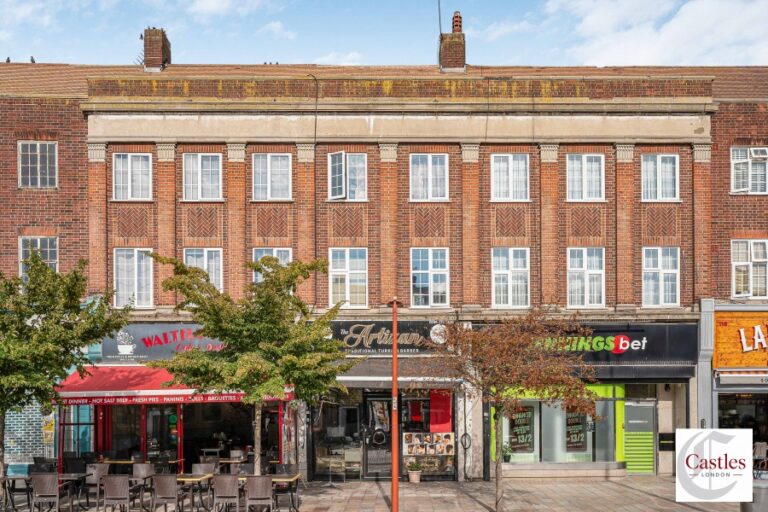 High Street, Waltham Cross, EN8