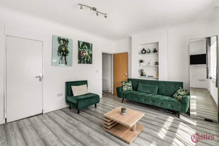 Philip Lane, Tottenham  N15 (2734288) Photo 3