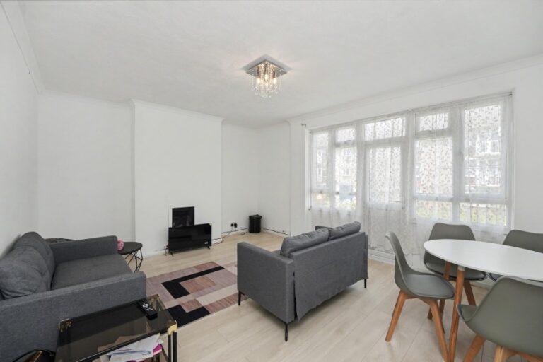 Hoe Lane, Enfield, EN3 (2734774) Photo 3