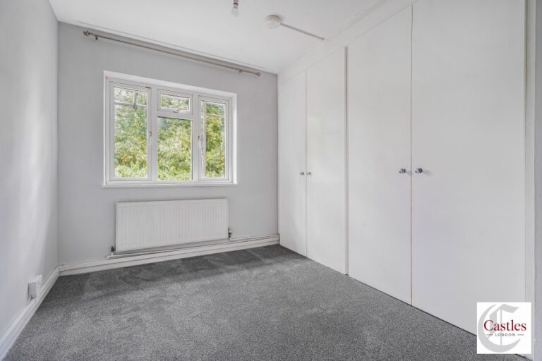 Kempe Road, Enfield, EN1 (2734469) Photo 9
