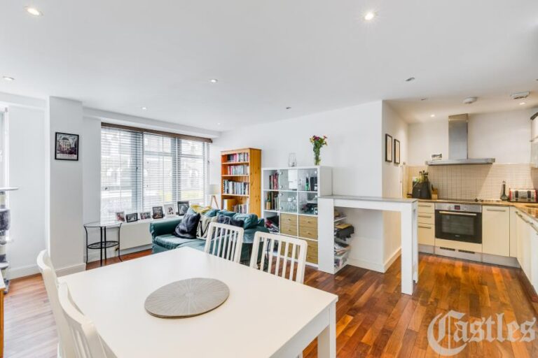 Village Apartments, Crouch End, N8 (2252997) Photo 4