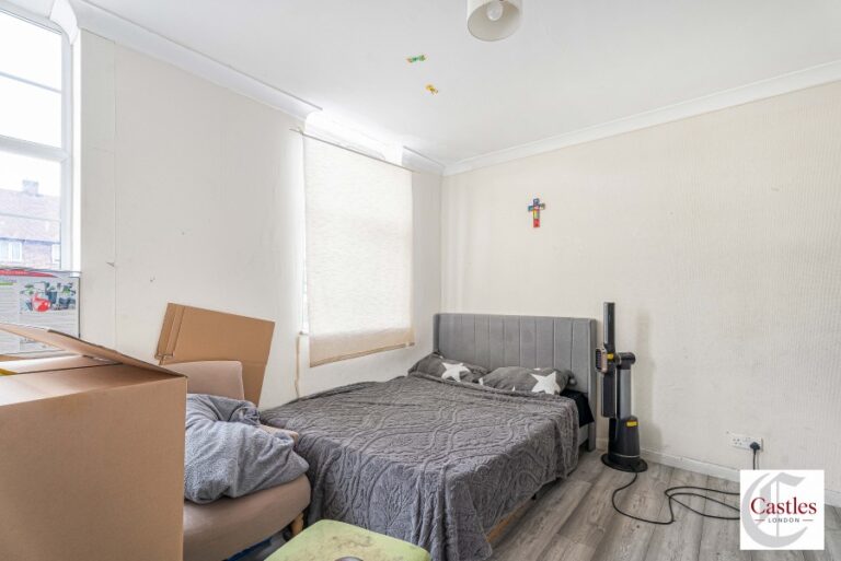 High Street, Waltham Cross, EN8 (2734762) Photo 4