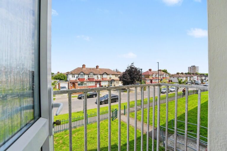 Hoe Lane, Enfield, EN3 (2734774) Photo 8