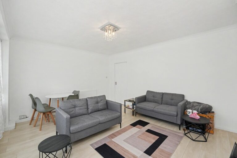 Hoe Lane, Enfield, EN3 (2734774) Photo 12