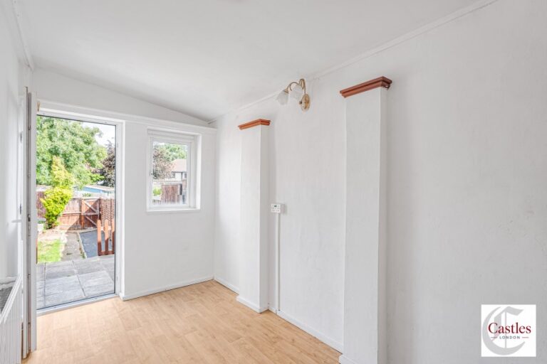 Ascot Gardens, Enfield, EN3 (2151686) Photo 14