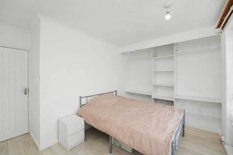 Hoe Lane, Enfield, EN3 (2734774) Photo 18