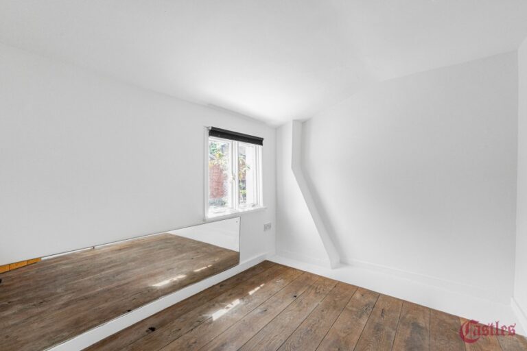 Tottenhall Road, Palmers Green, N13 (2733748) Photo 9