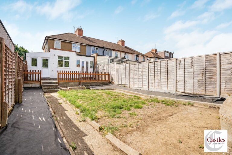 Ascot Gardens, Enfield, EN3 (2151686) Photo 6