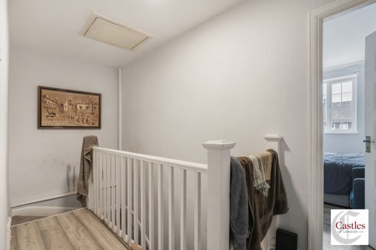 High Street, Waltham Cross, EN8 (2734762) Photo 9