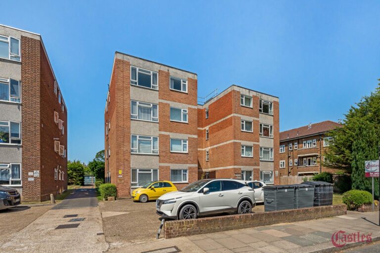 Palmerston Road, N22