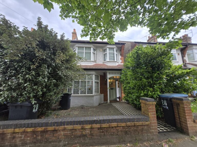 Hawthorn Avenue, Palmers Green N13 (2732626) Photo 6