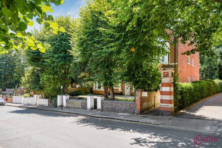 Crouch Hill, N8