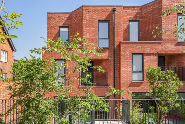 4 Dixon House, N8