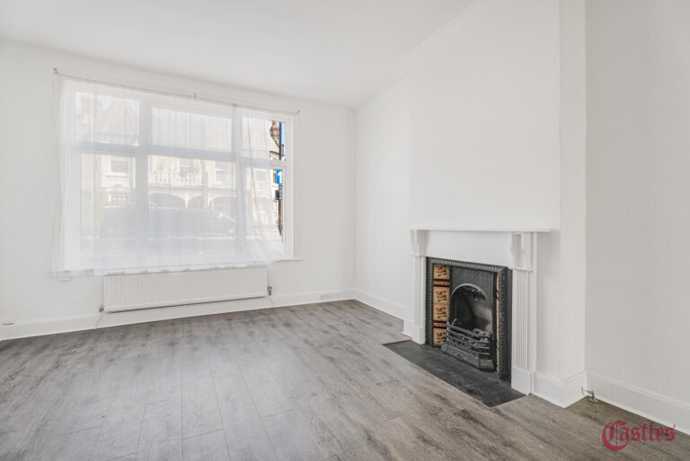 Woodside Road, N22