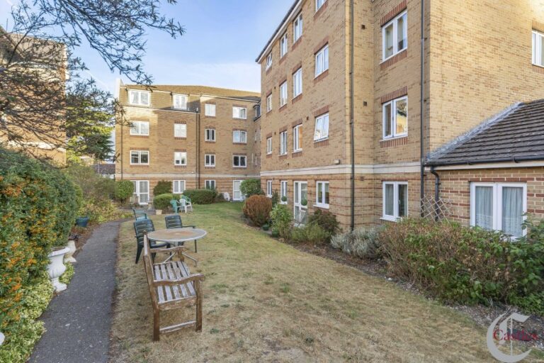 Cliff Richard Court, Cheshunt, EN8 (2735344) Photo 5