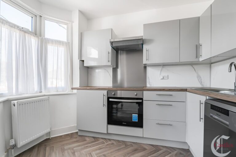 Princes Avenue, Palmers Green N13 (2735947) Photo 6