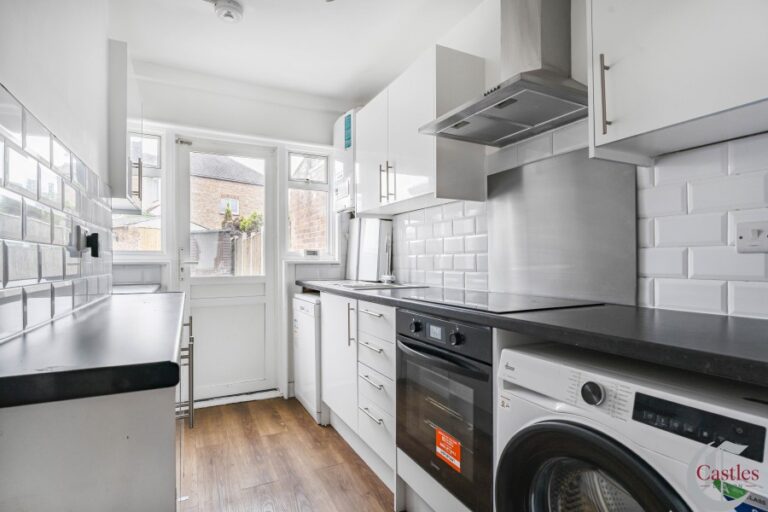 Lister Gardens, Edmonton, N18 (2555170) Photo 12