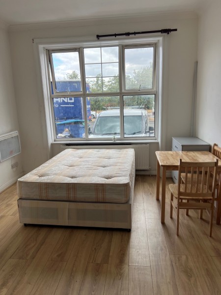 Bowes Road, Palmers Green, N13 (2735279) Photo 6