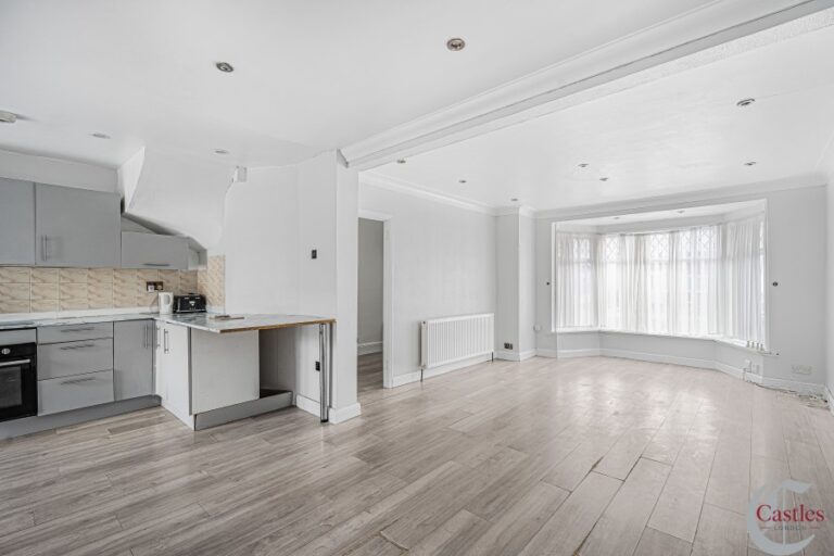 Orpington Gardens, Edmonton N18 (2735961) Photo 4