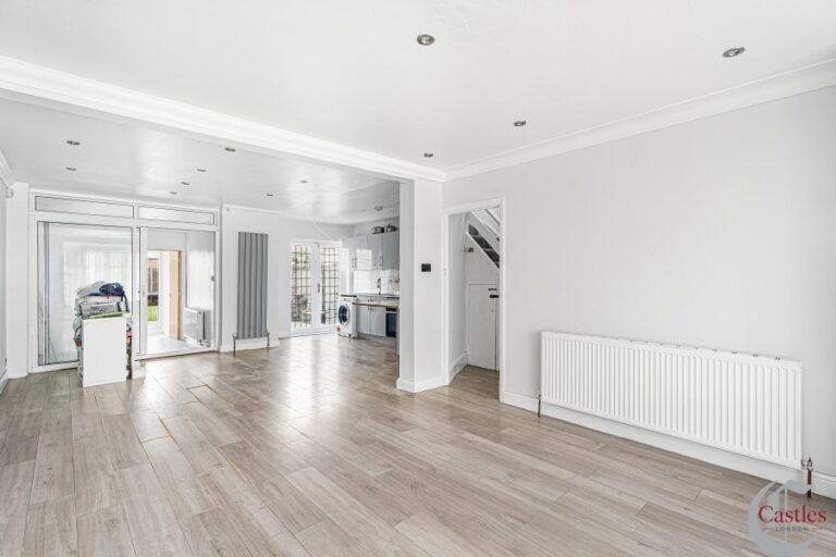 Orpington Gardens, Edmonton N18 (2735961) Photo 5