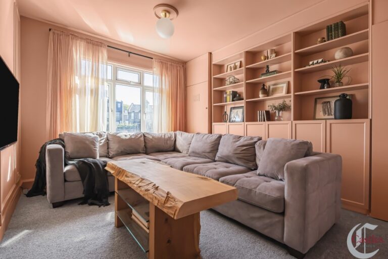 Princes Avenue, Palmers Green N13 (2735947) Photo 2