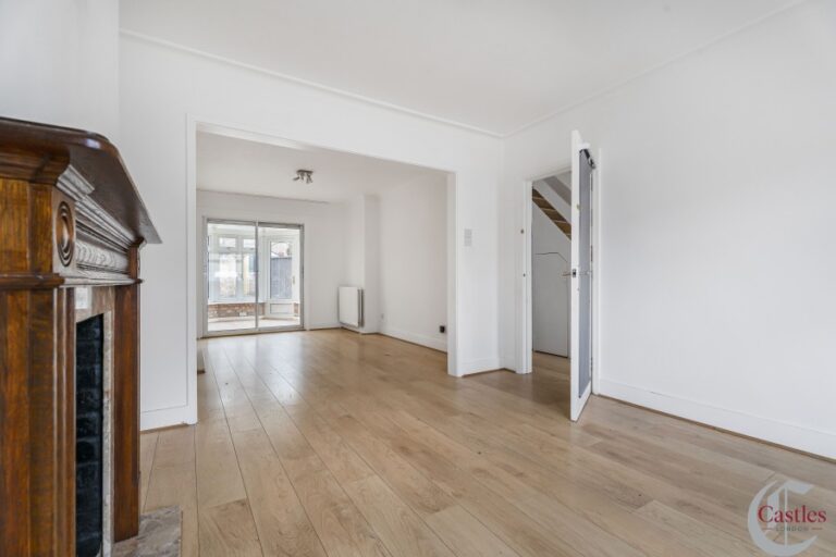 Lister Gardens, Edmonton, N18 (2555170) Photo 21