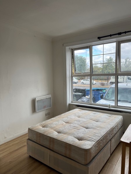 Bowes Road, Palmers Green, N13 (2735279) Photo 2