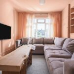 Princes Avenue, Palmers Green N13 (2735947) Photo 3
