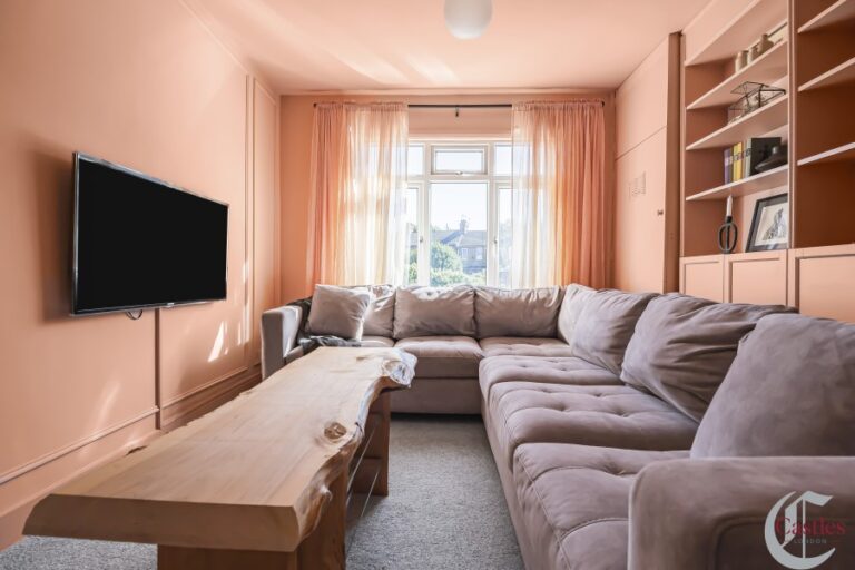 Princes Avenue, Palmers Green N13 (2735947) Photo 3
