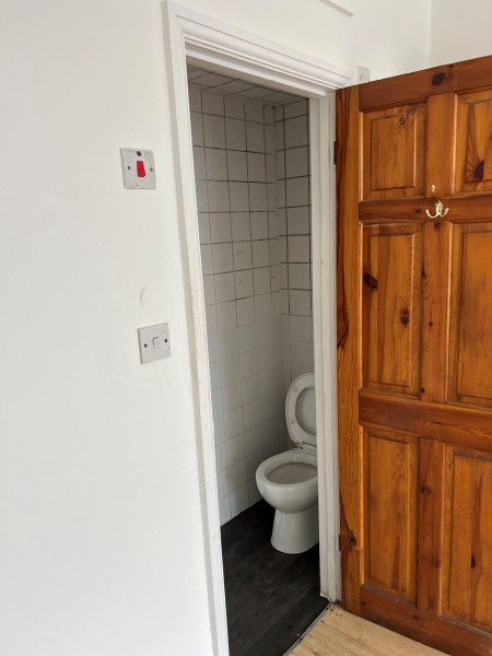 Bowes Road, Palmers Green, N13 (2735279) Photo 5