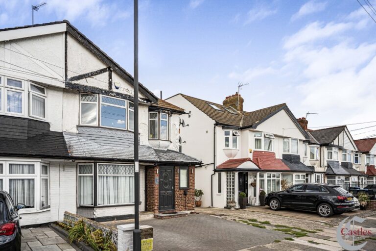 Orpington Gardens, Edmonton N18 (2735961) Photo 14