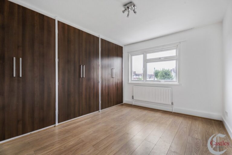 Lister Gardens, Edmonton, N18 (2555170) Photo 5