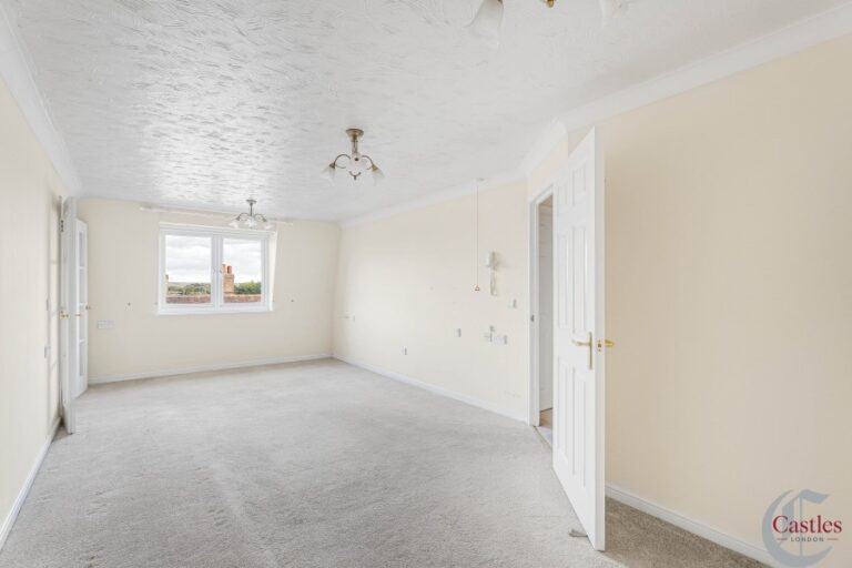 Cliff Richard Court, Cheshunt, EN8 (2735344) Photo 6