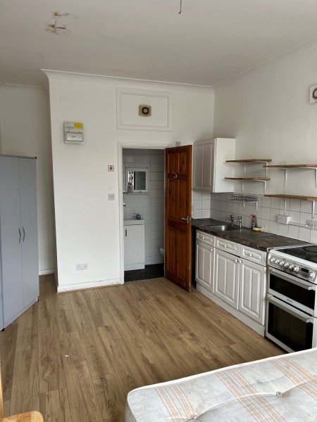Bowes Road, Palmers Green, N13 (2735279) Photo 7