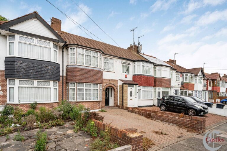 The Fairway, N13
